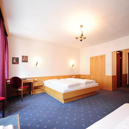 Hotel Krone Matrei am Brenner Exteriör bild