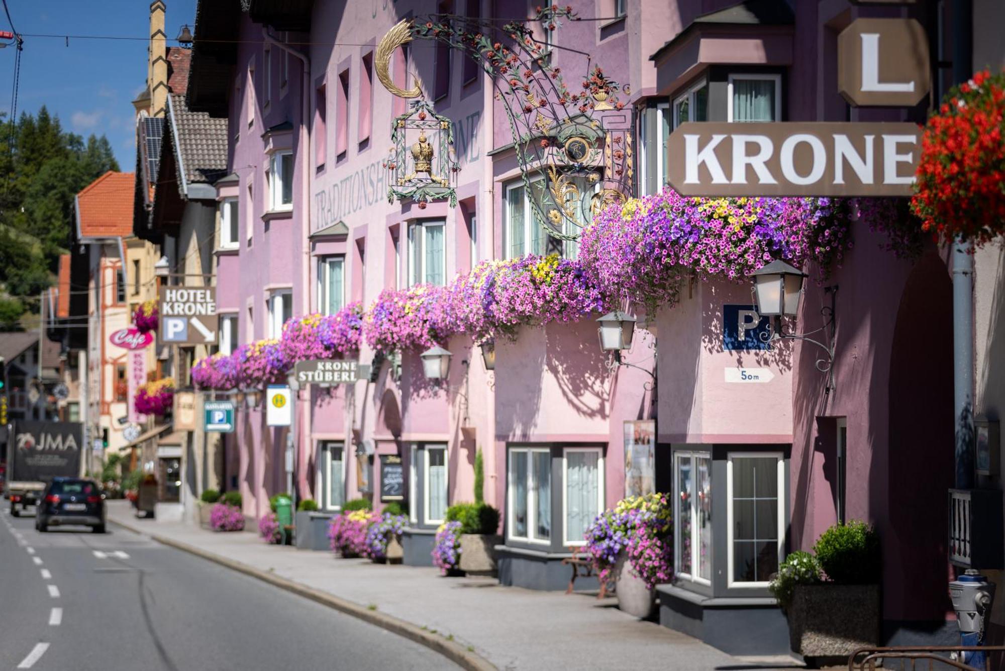 Hotel Krone Matrei am Brenner Exteriör bild