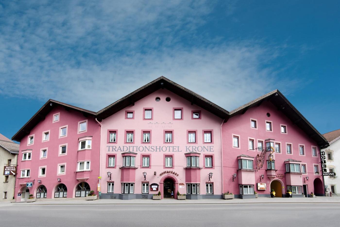 Hotel Krone Matrei am Brenner Exteriör bild