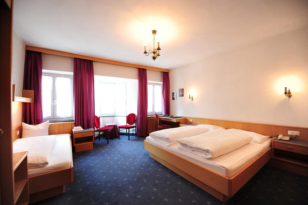 Hotel Krone Matrei am Brenner Exteriör bild
