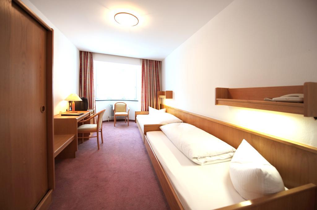 Hotel Krone Matrei am Brenner Exteriör bild