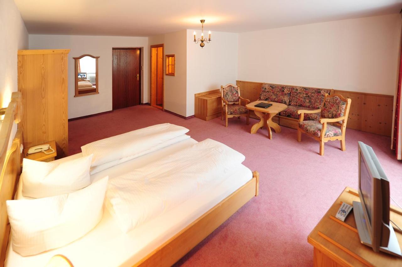 Hotel Krone Matrei am Brenner Exteriör bild