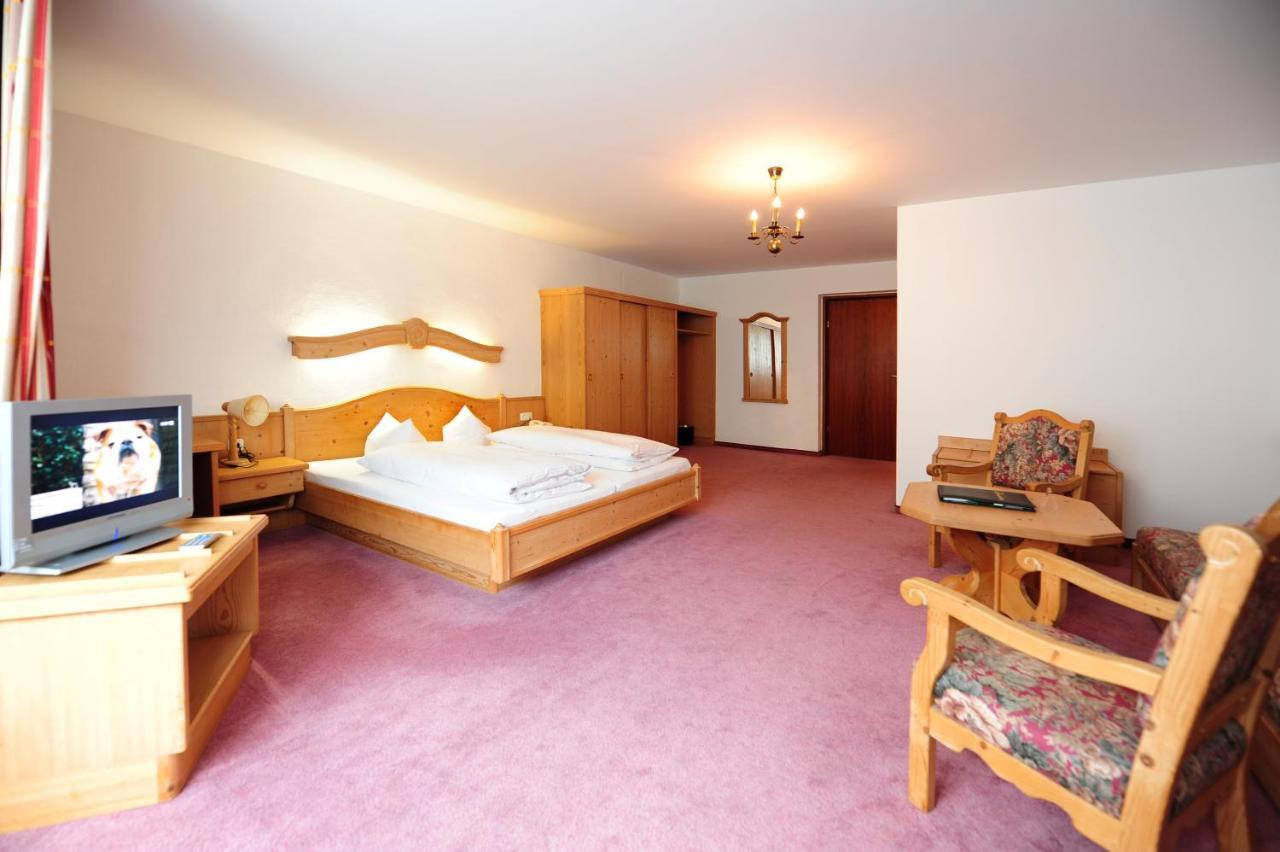 Hotel Krone Matrei am Brenner Exteriör bild