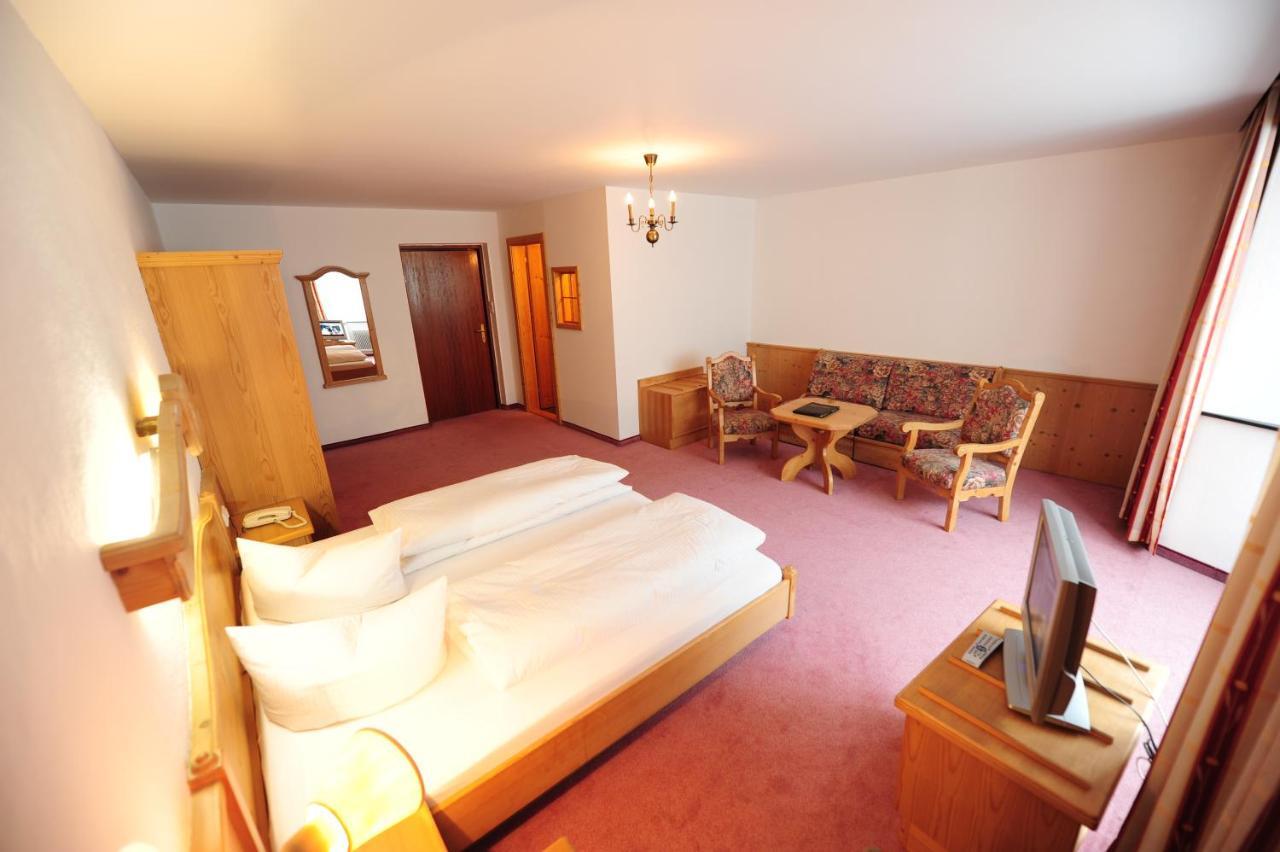 Hotel Krone Matrei am Brenner Exteriör bild