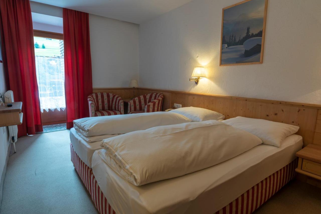 Hotel Krone Matrei am Brenner Exteriör bild