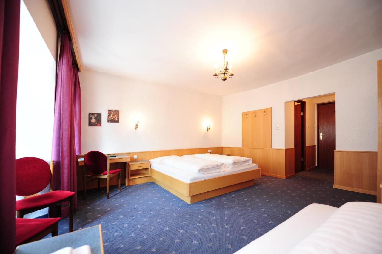 Hotel Krone Matrei am Brenner Exteriör bild
