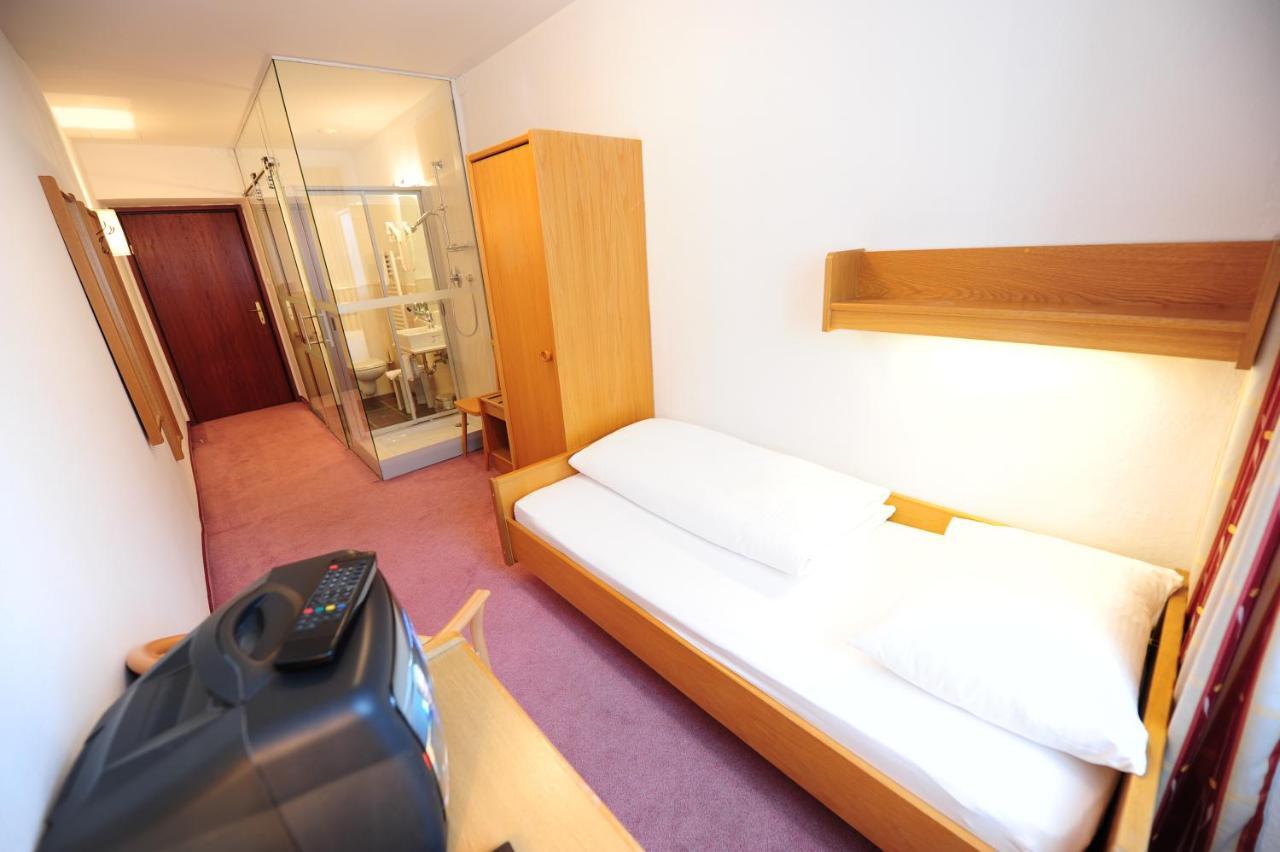 Hotel Krone Matrei am Brenner Exteriör bild