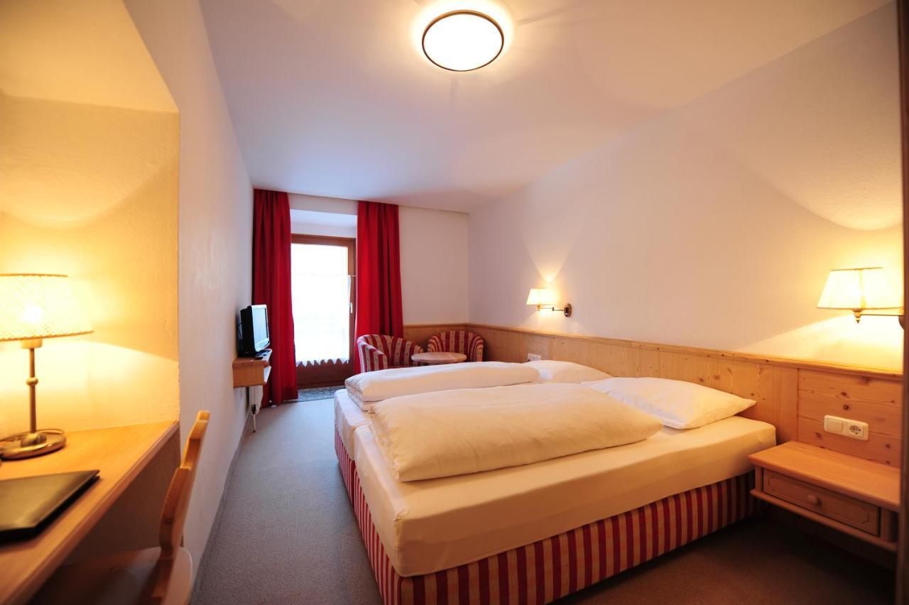 Hotel Krone Matrei am Brenner Exteriör bild