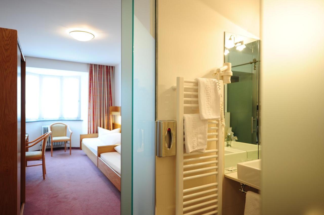 Hotel Krone Matrei am Brenner Exteriör bild