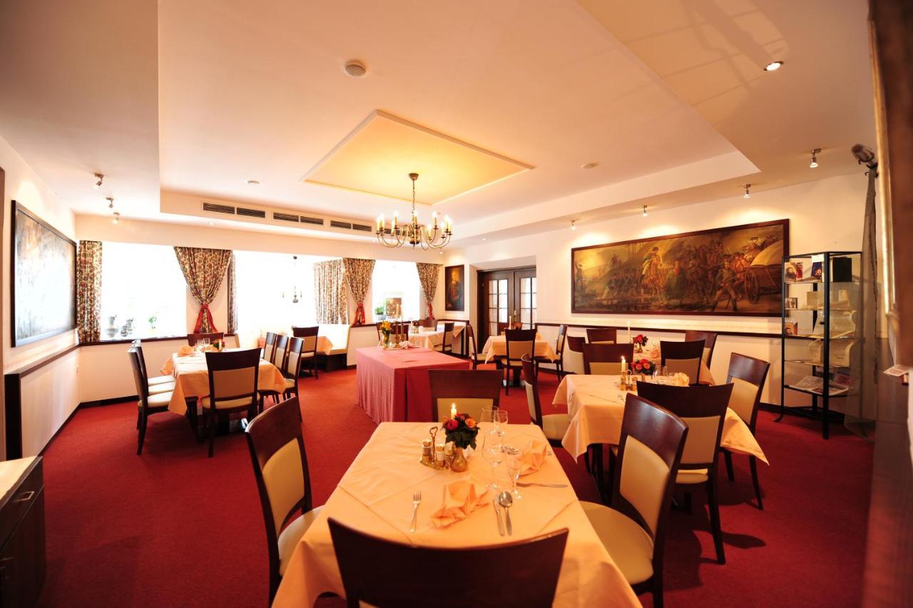Hotel Krone Matrei am Brenner Exteriör bild